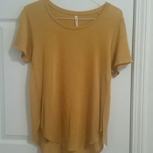 Super cute hi low gold blouse Sz Large